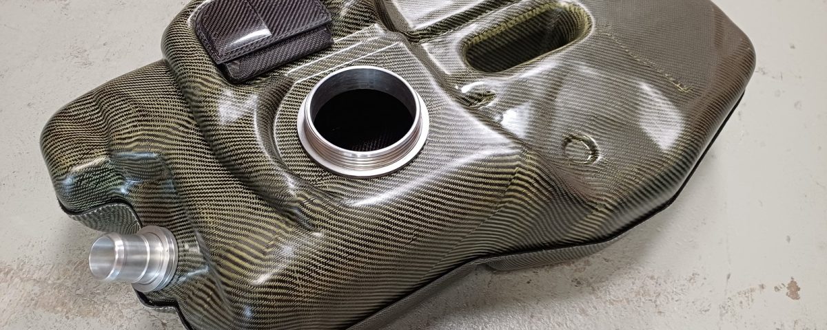 Carbon fuel tank for Nissan GTR R32
