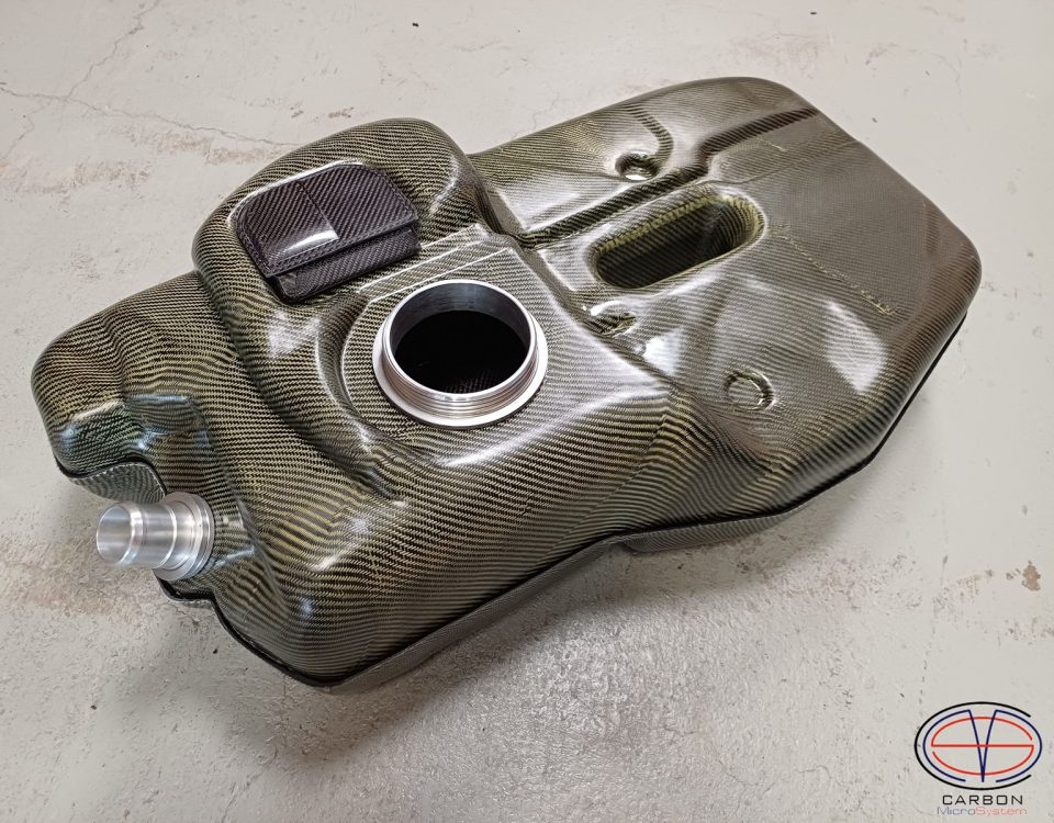 Carbon fuel tank for Nissan GTR R32