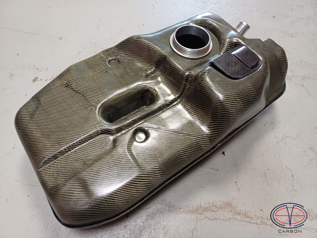 Carbon fuel tank for Nissan R32
